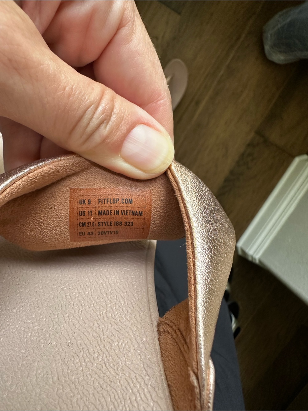 FitFlop LuLu Toepost Rose Gold Sandals - Picture 2 of 3